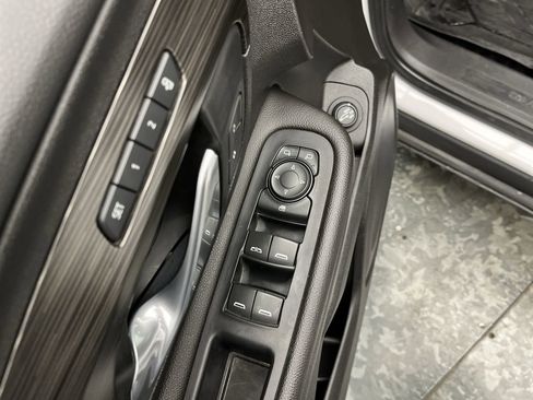 Used 2020 GMC Terrain SLT w/ Preferred Package image 8