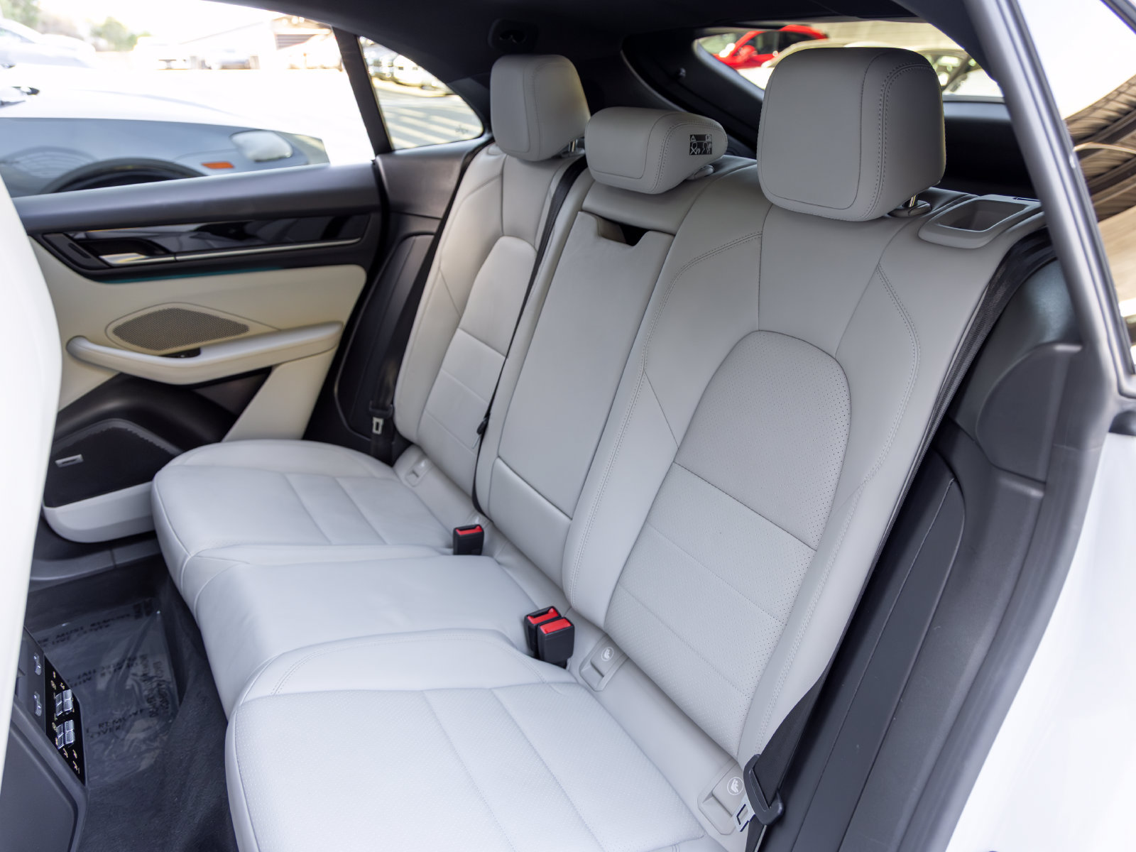 Certified 2025 Porsche Macan Electric RWD image 47
