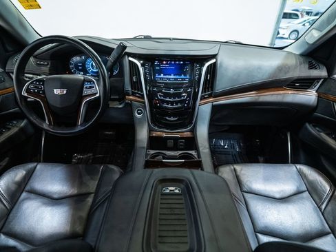 Used 2020 Cadillac Escalade Luxury image 11