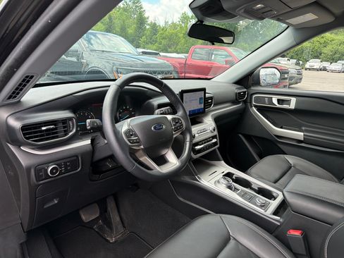 Used 2023 Ford Explorer XLT w/ Equipment Group 202A AWD/4WD image 9