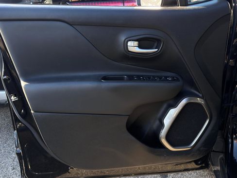 Used 2019 Jeep Renegade Limited w/ UConnect 8.4 Nav Group image 13