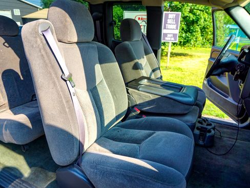 Used 2005 Chevrolet Silverado 2500 LS w/ Heavy-Duty Power Package image 22