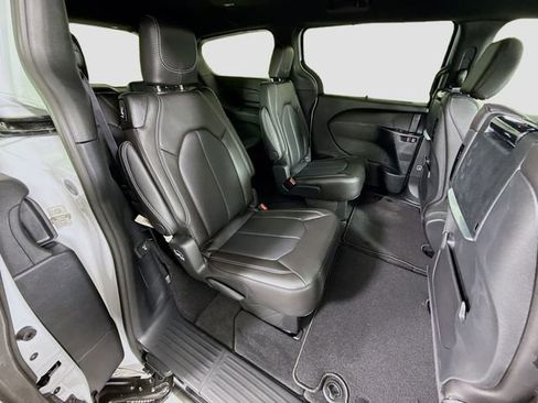New 2026 Chrysler Pacifica Select image 28