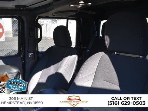 Used 2022 Jeep Gladiator Sport image 8