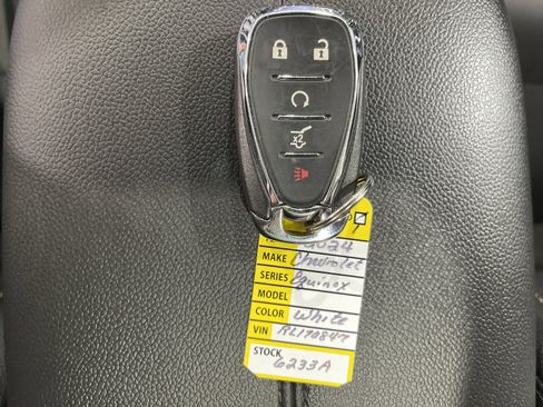 Used 2024 Chevrolet Equinox Premier AWD/4WD image 27