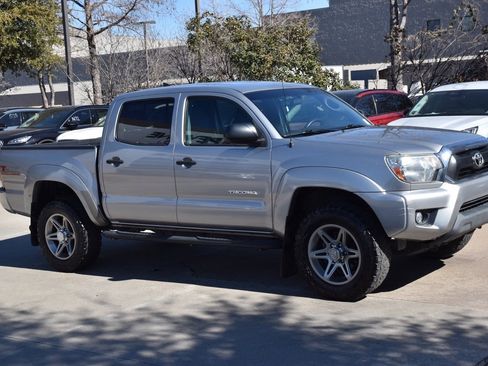 Used 2014 Toyota Tacoma PreRunner w/ SR5 Package image 5