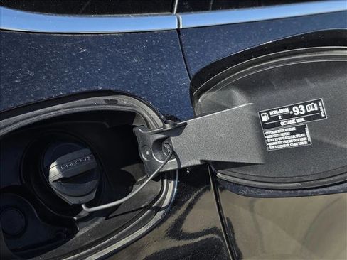 Used 2019 Porsche Cayenne w/ Premium Plus Package image 9