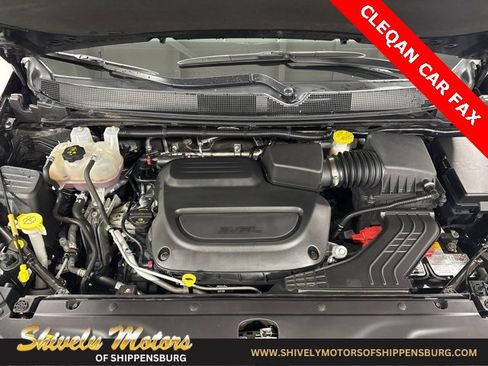 Used 2024 Chrysler Pacifica Touring image 10