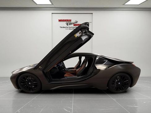 Used 2019 BMW i8 Coupe AWD/4WD image 6