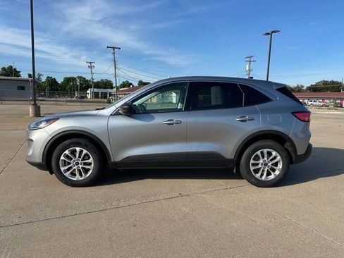 Certified 2022 Ford Escape SE w/ Convenience Package AWD/4WD image 2