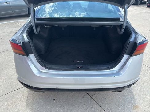 Used 2024 Nissan Altima 2.5 SR FWD image 8