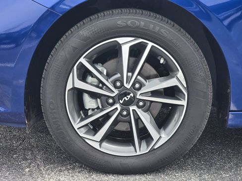 Used 2024 Kia Forte LXS w/ LXS Technology Package FWD image 11