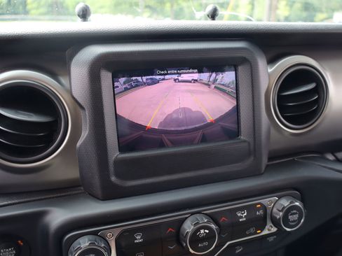 Used 2019 Jeep Wrangler Unlimited Sport S AWD/4WD image 22