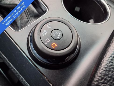 Used 2018 Ford Explorer XLT w/ XLT Appearance Package image 29