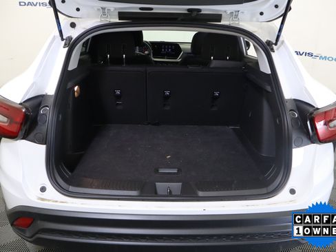 Used 2025 Chevrolet Trax LS FWD image 9