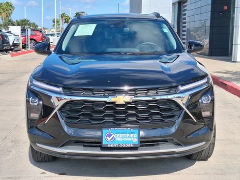 Used 2025 Chevrolet Trax LT w/ Driver Confidence Package FWD image 2