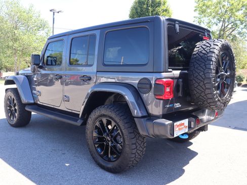 Used 2022 Jeep Wrangler Unlimited Sahara w/ Cold Weather Group image 8