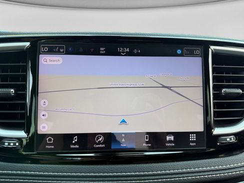 Used 2025 Chrysler Pacifica Limited FWD image 26