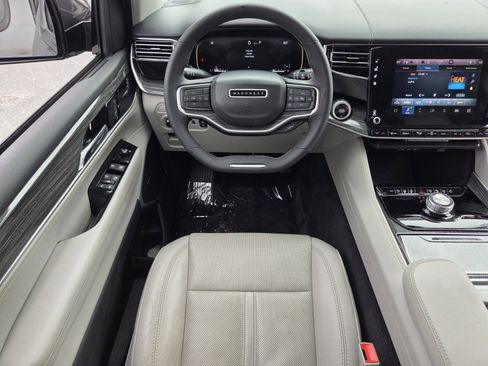 Used 2022 Jeep Wagoneer Series III w/ Convenience Group I RWD image 13