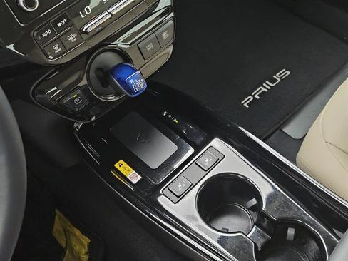 Used 2020 Toyota Prius XLE image 16
