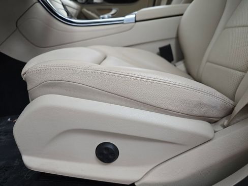 Used 2018 Mercedes-Benz GLC 300 GLC 300 image 32