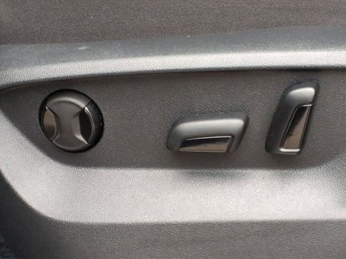 Used 2024 Volkswagen Atlas SE w/ Panoramic Sunroof Package image 13