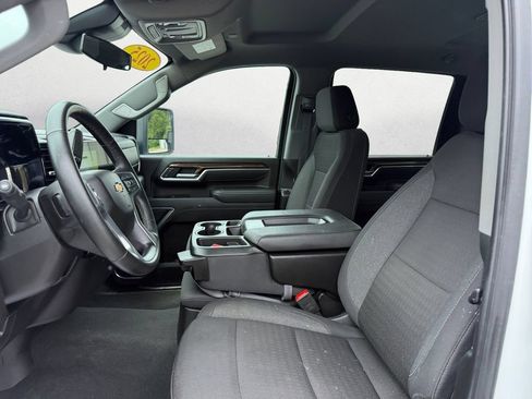 Used 2025 Chevrolet Silverado 2500 LT w/ Convenience Package AWD/4WD image 9
