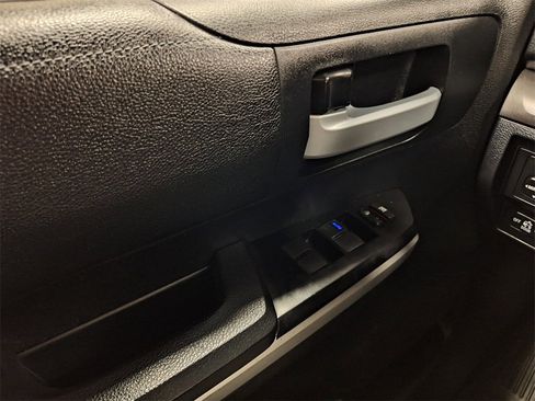 Used 2017 Toyota Tundra SR5 image 17