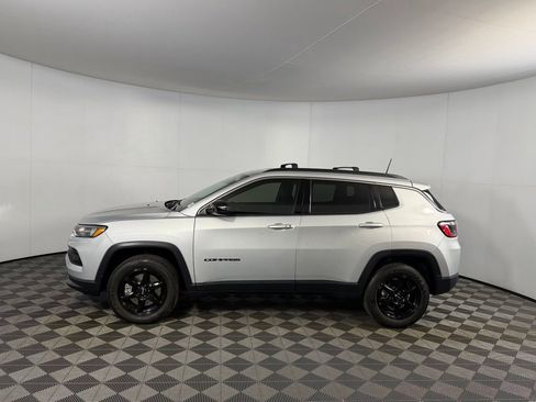 Used 2024 Jeep Compass Latitude image 8