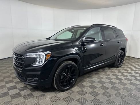 Used 2022 GMC Terrain SLT w/ Elevation Edition image 7