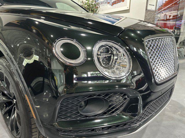 Used 2017 Bentley Bentayga AWD/4WD image 22