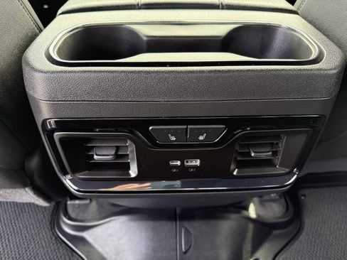 Used 2025 GMC Sierra 1500 AT4 w/ AT4 Premium Package AWD/4WD image 19