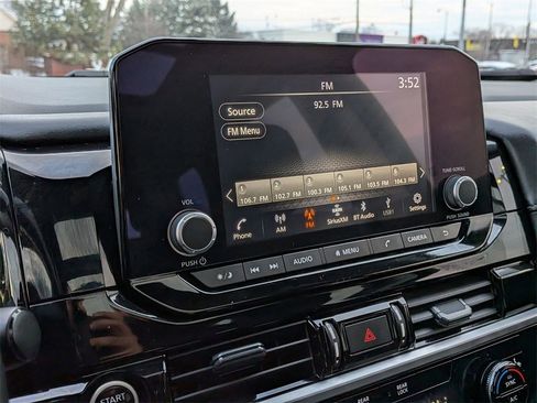 Used 2024 Nissan Pathfinder SV w/ SV Premium Package image 14