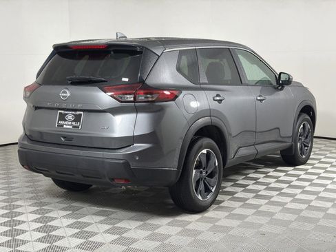 Used 2024 Nissan Rogue SV image 5