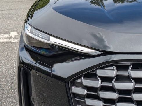 Used 2025 Audi Q5 Premium Plus w/ Premium Plus image 14