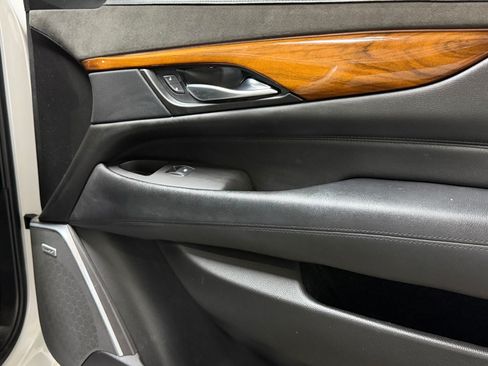 Used 2016 Cadillac Escalade Luxury RWD image 48
