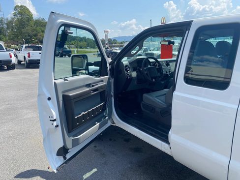 Used 2015 Ford F250 XL w/ Power Equipment Group AWD/4WD image 7