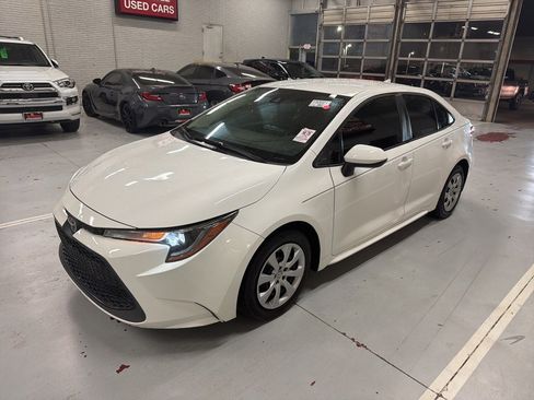 Used 2020 Toyota Corolla LE image 1
