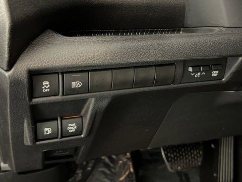 Used 2025 Toyota Sienna XSE image 32