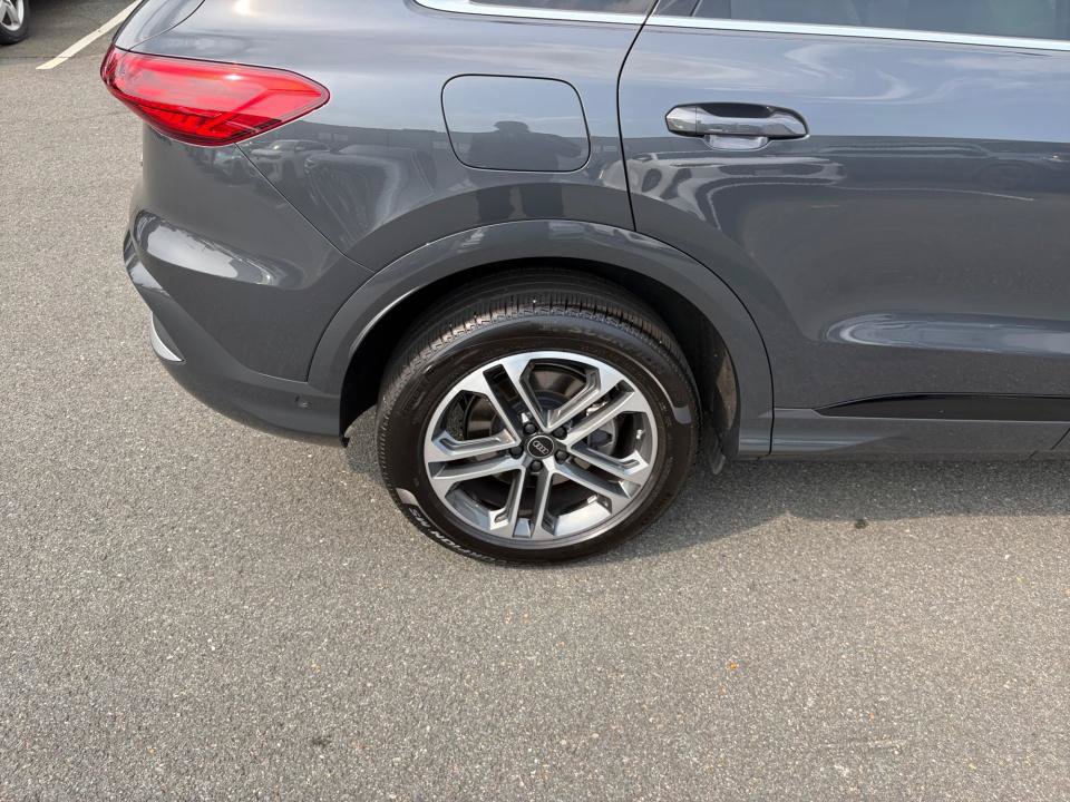 Used 2025 Audi Q5 Premium Plus w/ Premium Plus AWD/4WD image 23