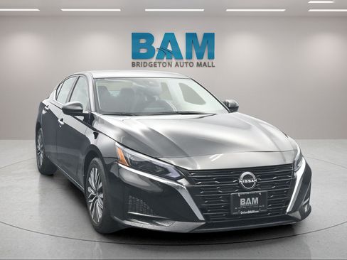 Used 2023 Nissan Altima 2.5 SV AWD/4WD image 4