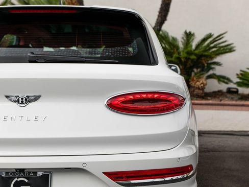 Used 2025 Bentley Bentayga image 36