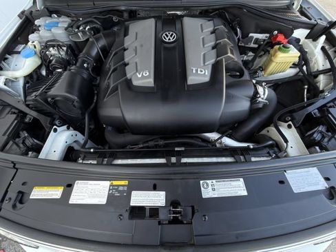 Used 2016 Volkswagen Touareg Executive AWD/4WD image 33