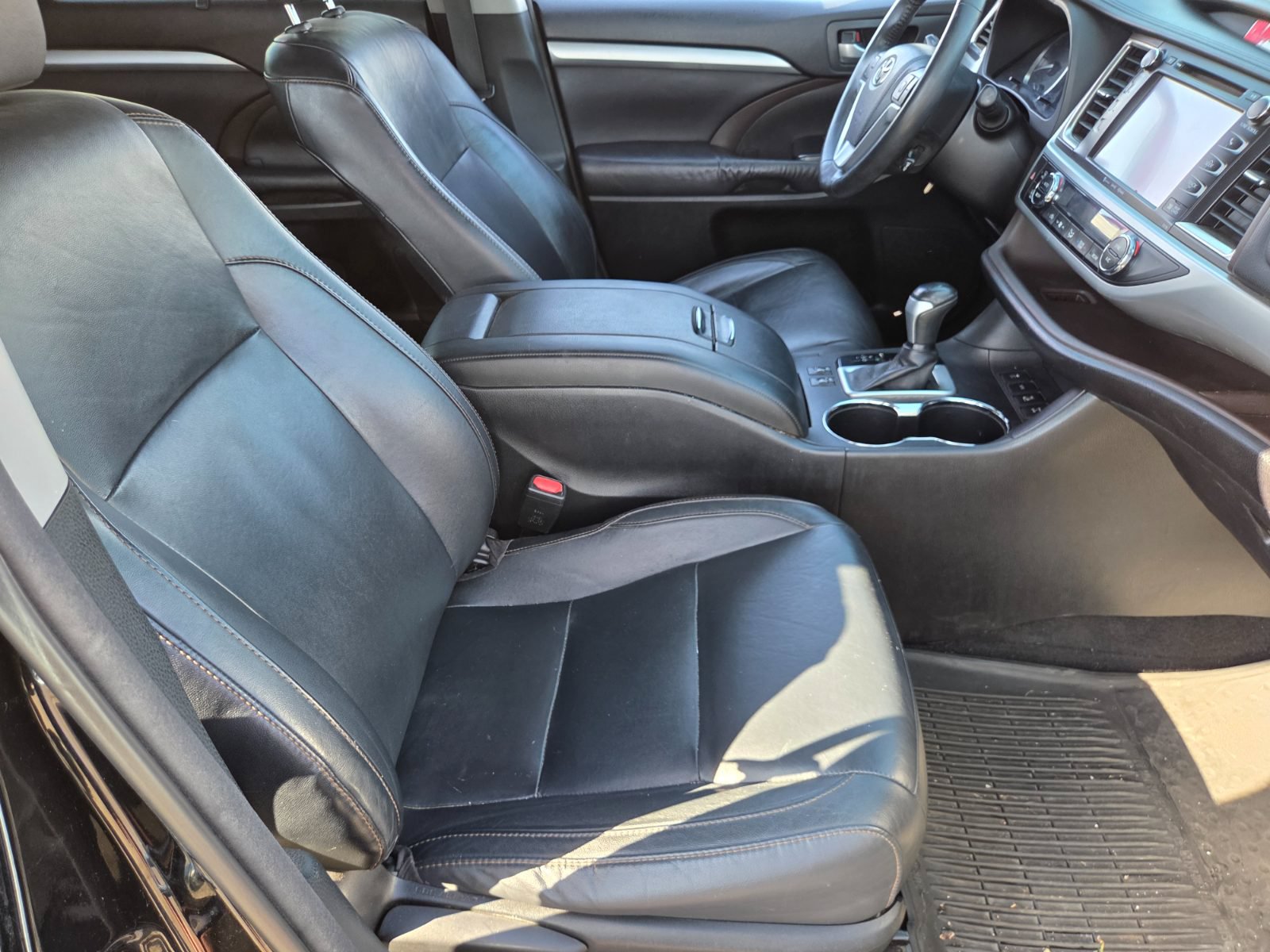 Used 2016 Toyota Highlander XLE AWD/4WD image 14