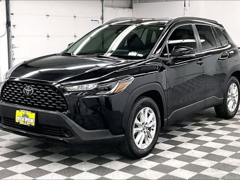 Used 2022 Toyota Corolla Cross LE w/ Moonroof Package image 12