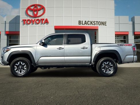 Certified 2023 Toyota Tacoma TRD Off-Road image 6