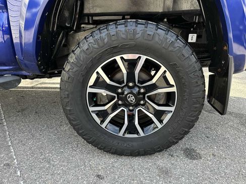 Used 2023 Toyota Tacoma TRD Sport image 12