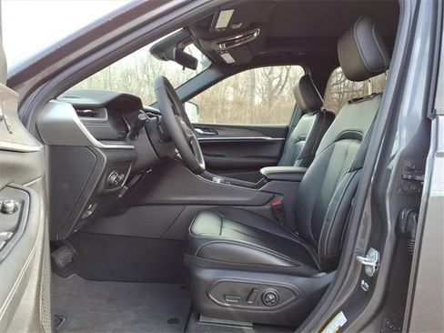 New 2025 Jeep Grand Cherokee L Limited w/ Black Appearance Package image 13