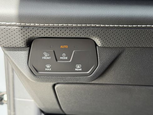 New 2026 Volkswagen Atlas Cross Sport SE image 24