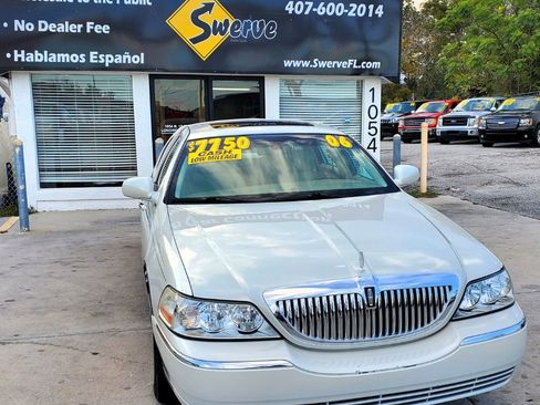 Used 2006 Lincoln Town Car Signature Limited image 4